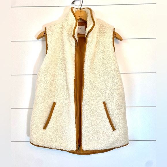 Old Navy Jackets & Blazers - OLD NAVY Cream Sherpa Vest (size small)